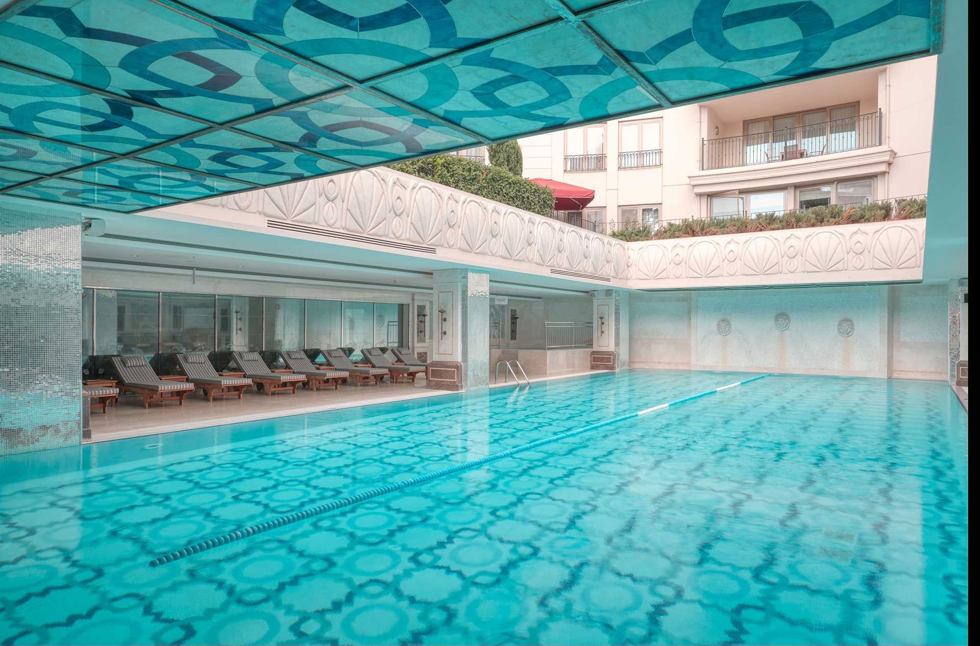 Swimming pool with sun loungers in Safira Spa & Fitness at CVK Park Prestige Suites Istanbul